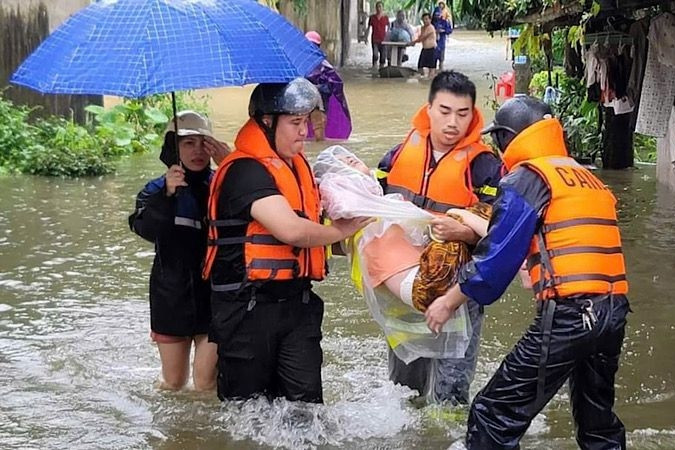 Bản tin sáng 27/8: Hàng nghìn hộ dân Thanh Hóa trắng đêm sơ tán, Hà Nội ngập úng