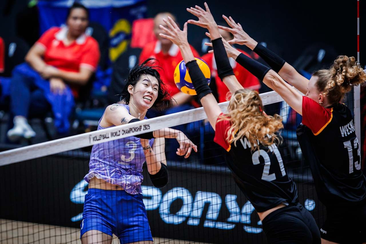 Bóng chuyền nữ Việt Nam: Thông số 'lạ' giữa những người khổng lồ