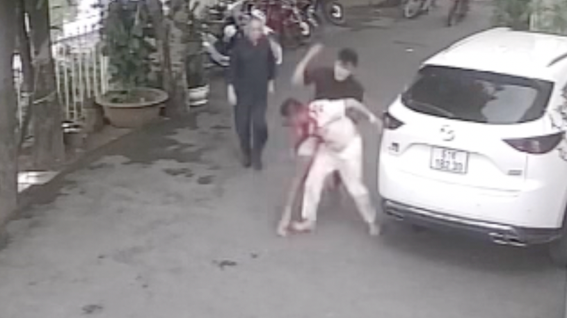 Xác minh clip người đàn ông bị chém tại quán karaoke ở TPHCM