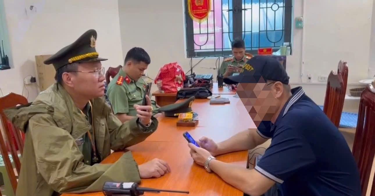 Công an Hà Nội dẹp tình trạng ‘giữ chỗ’ cho thuê ghế xem diễu binh