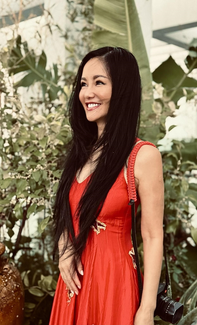 hong nhung.jpg