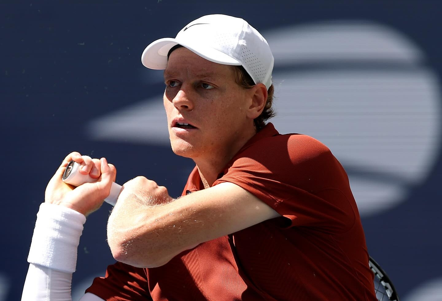 Jannik Sinner 'tốc hành' vào vòng 2 US Open