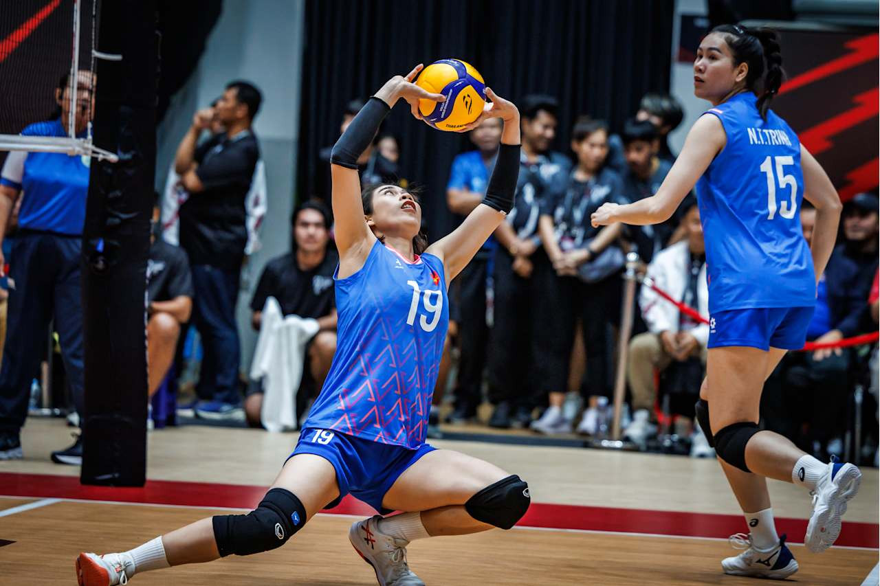 Lam Oanh Viet Nam Ba Lan bong chuyen.jpg