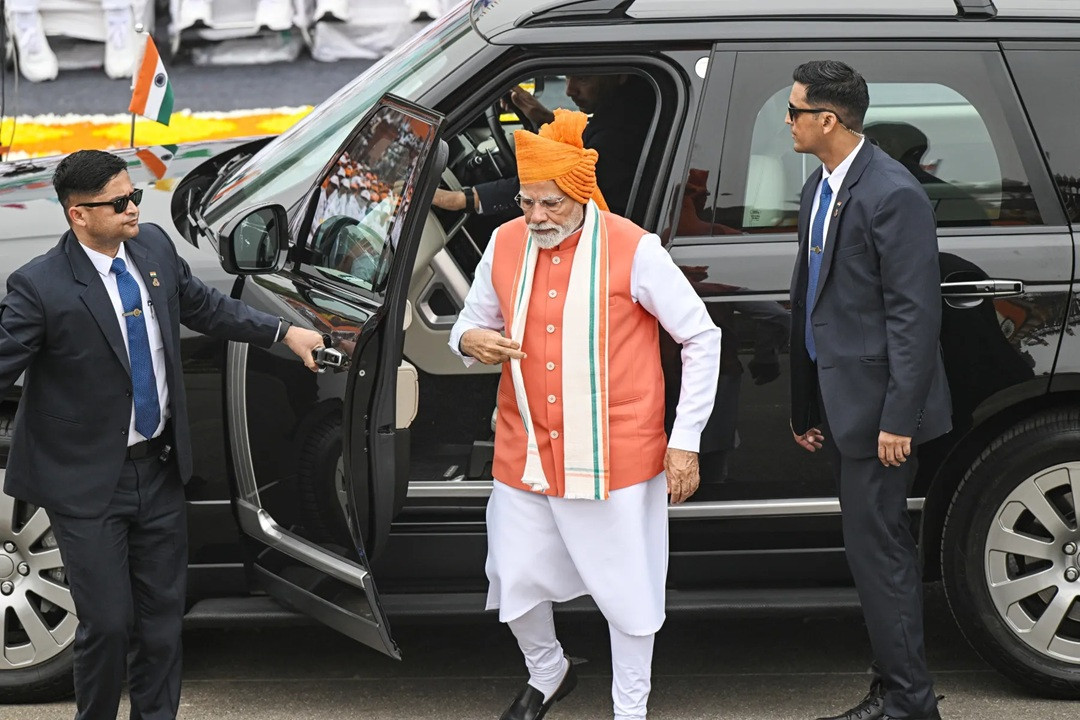 Modi Bloomberg.jpg