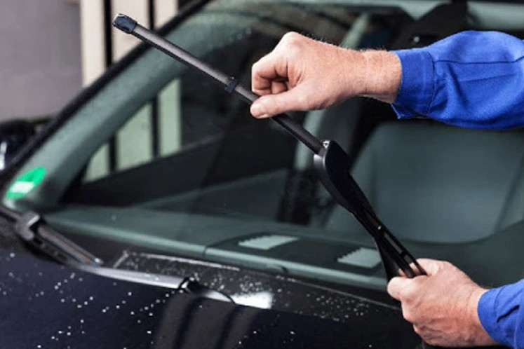 Một sai lầm khi thay cần gạt mưa có thể khiến bạn mất hàng chục triệu đồng