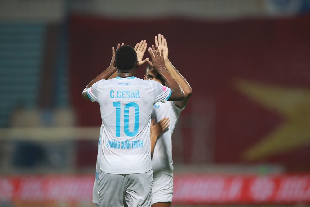 nam dinh vs pvf cand 1.jpg