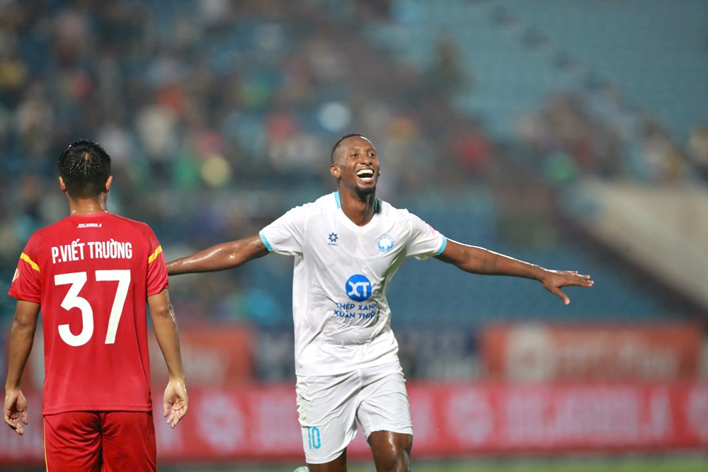 nam dinh vs pvf cand.jpg