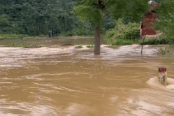 Nước lũ tràn về, chia cắt nhiều nơi ở Lạng Sơn