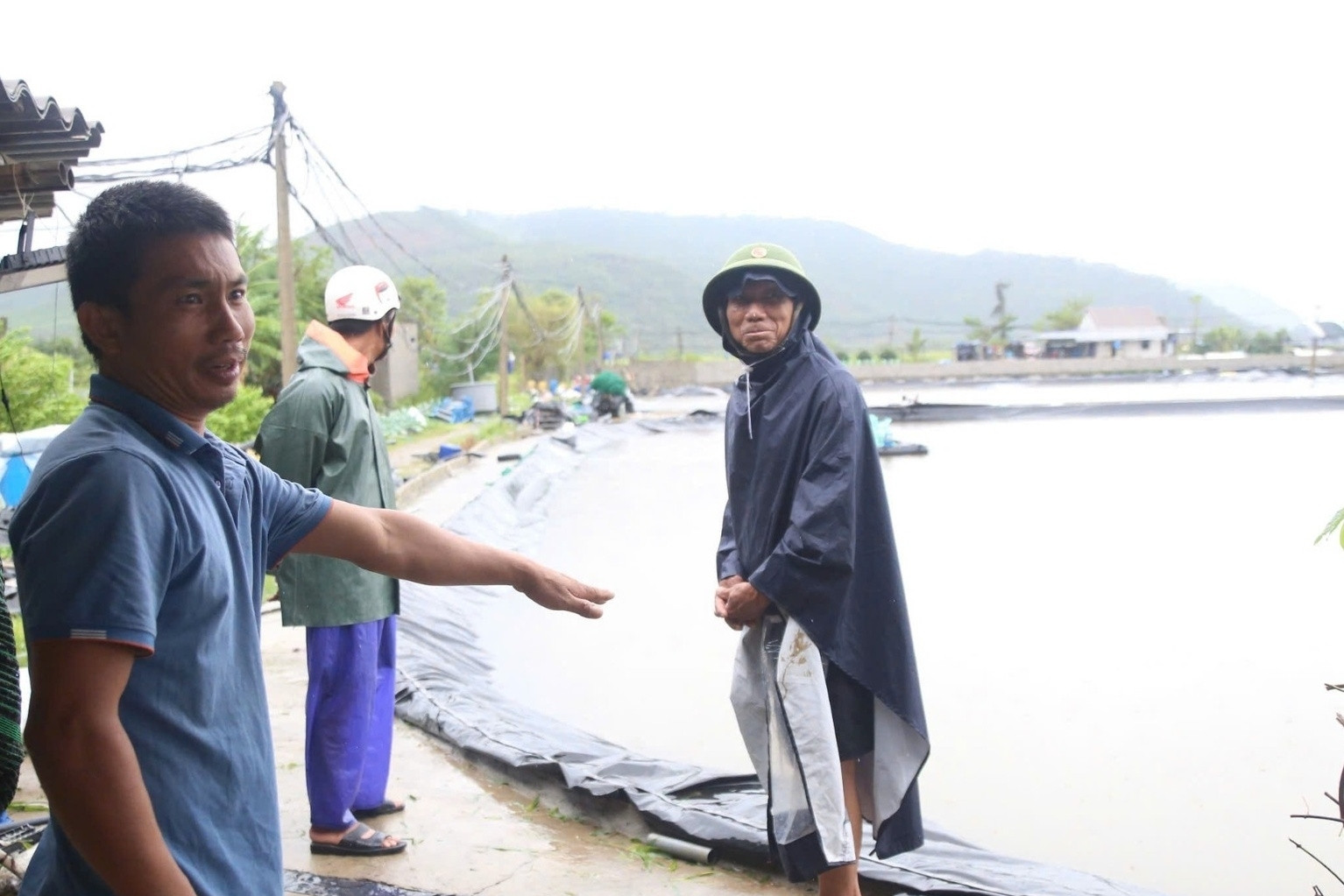 Nước mắt làng biển ở Nghệ An sau cơn bão dị thường