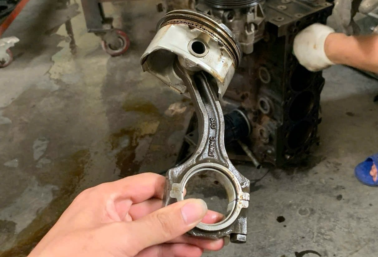 Ô tô bị thủy kích: 'Bỏ thì thương, vương thì tội', bán rẻ cũng không ai mua