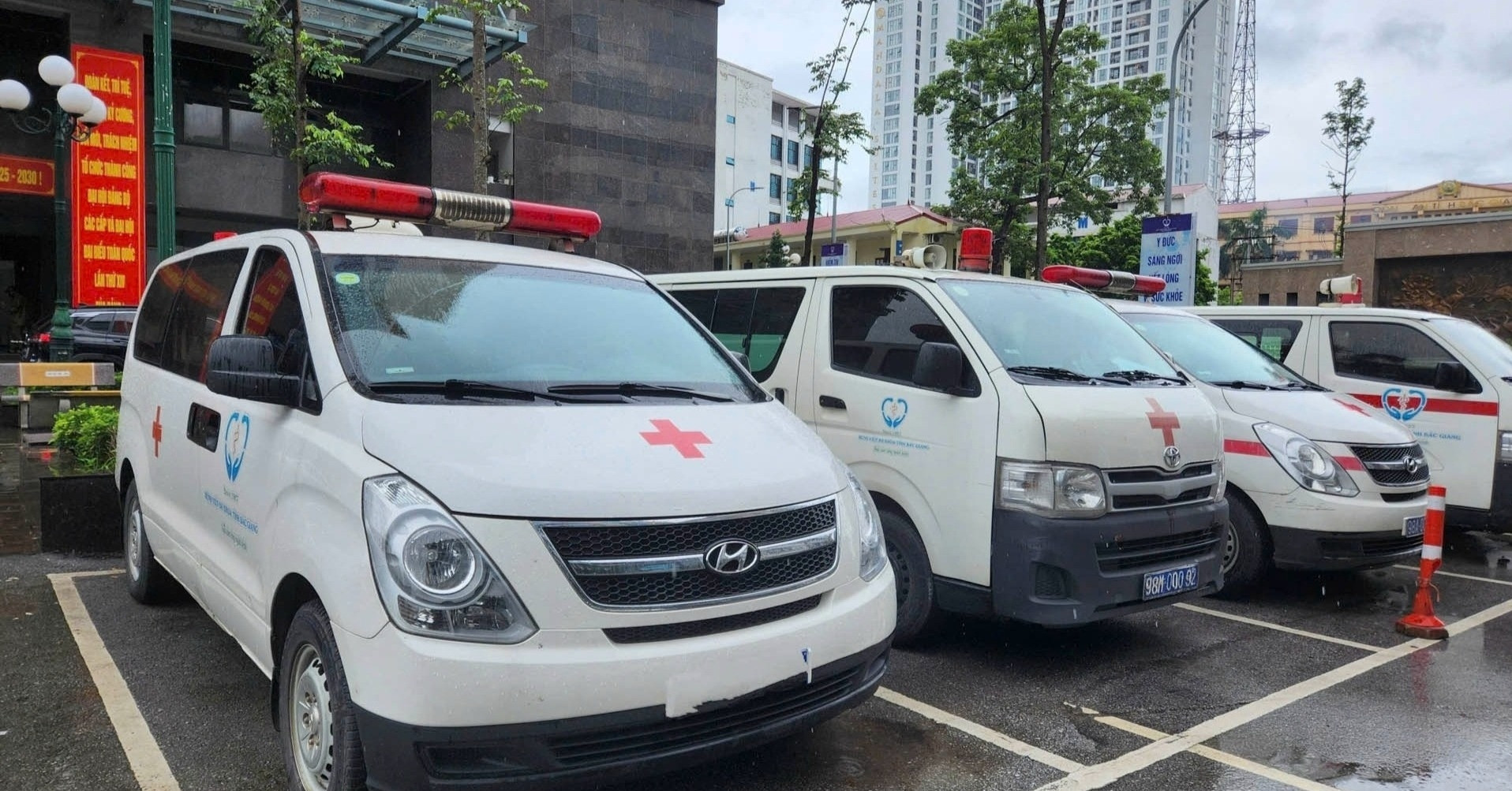 Tạm đình chỉ 3 cán bộ bệnh viện sau vụ thu 21 triệu tiền xe cấp cứu