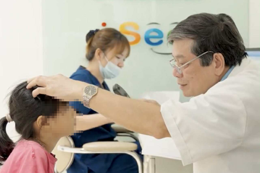 Thói quen xấu khiến gần 5 triệu trẻ em phải đeo kính