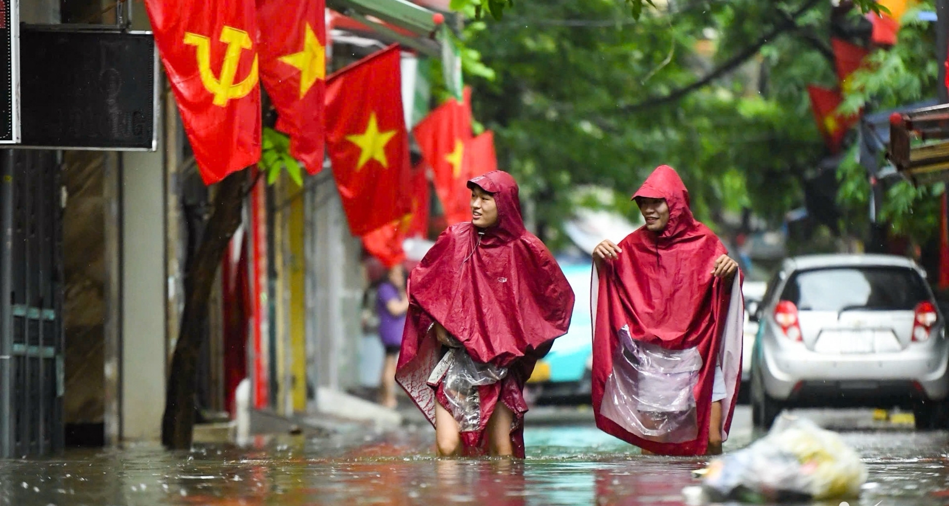 Tin cập nhật mới nhất: Hà Nội khi nào hết mưa tầm tã?
