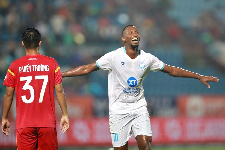 Nam Định vất vả ngược dòng hạ PVF-CAND