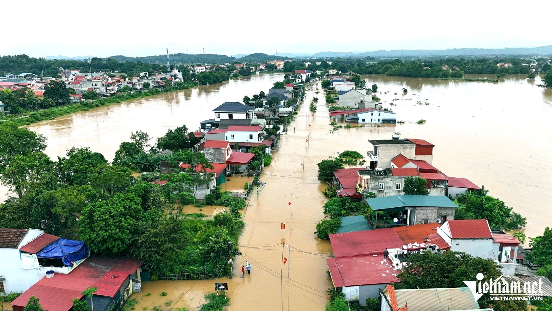 W-a1Tràn đê sông Bưởi ở Thanh Hóa.jpg