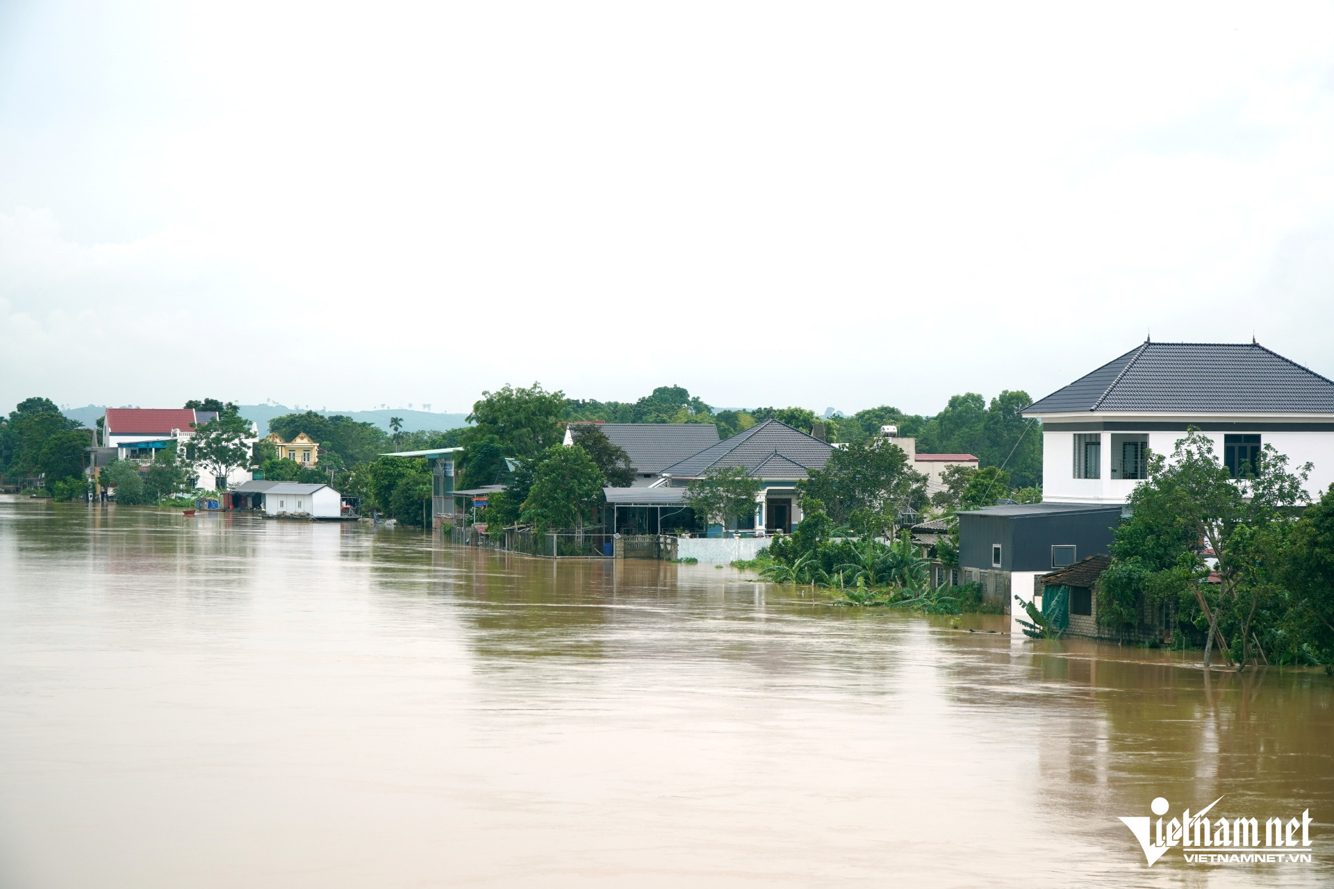W-a5Tràn đê sông Bưởi ở Thanh Hóa.JPG.jpg