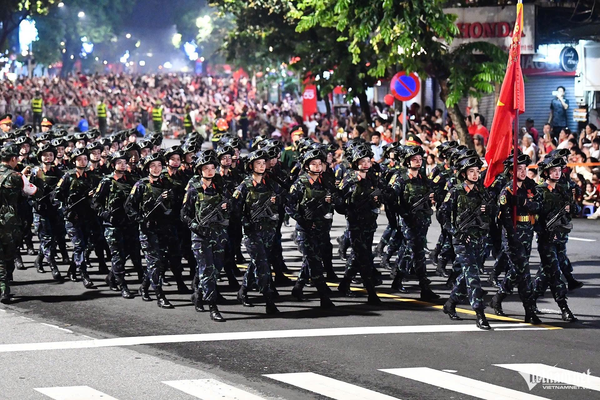 W-Khối nữ chiến sĩ Biệt động. Ảnh  Hoàng Hà.jpg