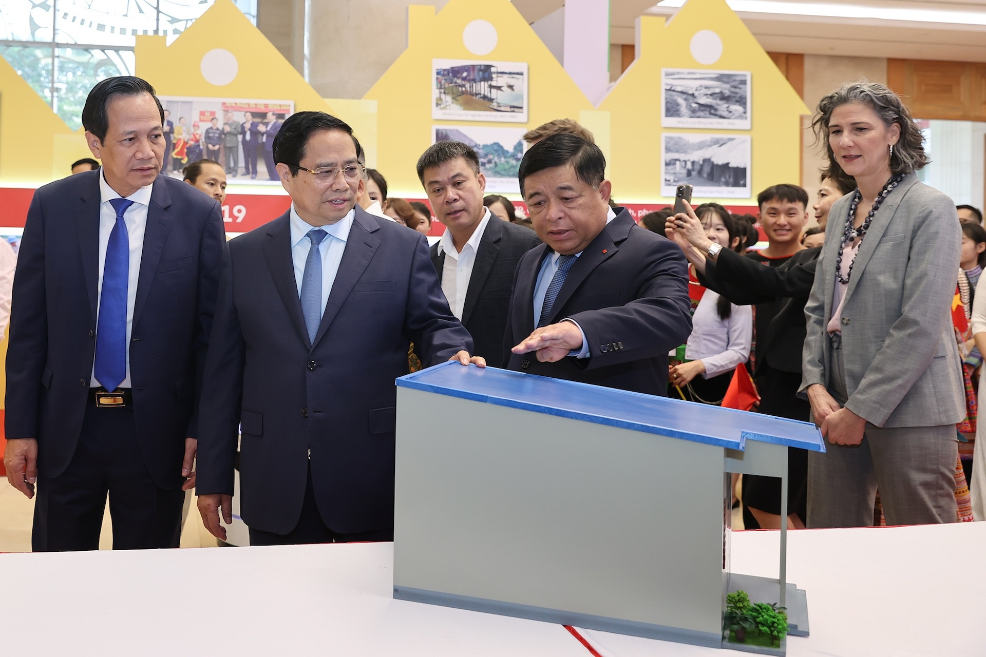 Xóa nhà tạm: Một kỳ tích của ý Đảng, lòng dân