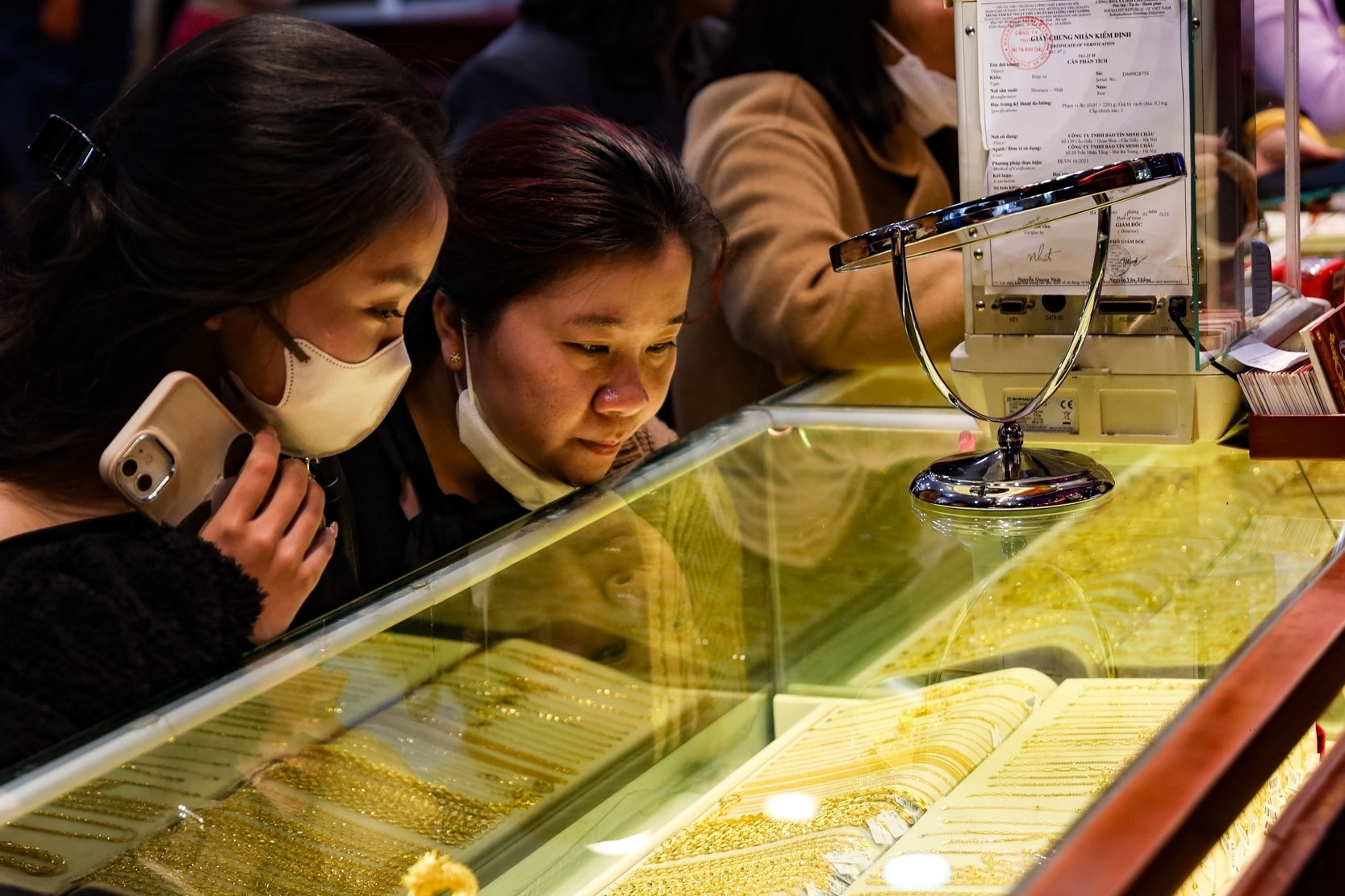 Giá vàng hôm nay 29/8/2025 tăng phi mã, SJC vượt 129 triệu đồng/lượng