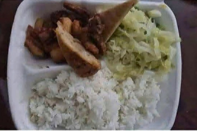 Bán cơm giá 'cắt cổ' cho thợ điện, nhà hàng Nghệ An 'chữa' thành suất miễn phí?