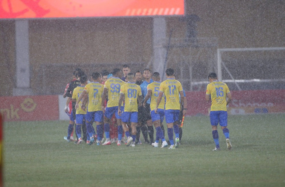 cahn vs ha noi fc 2.jpg