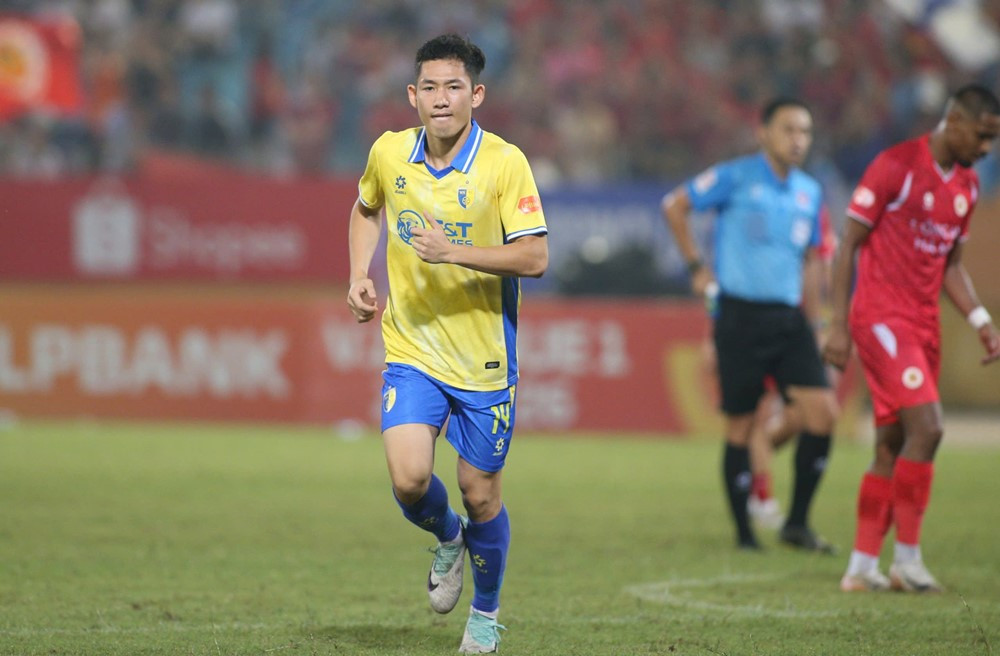 cahn vs ha noi fc 2.jpg