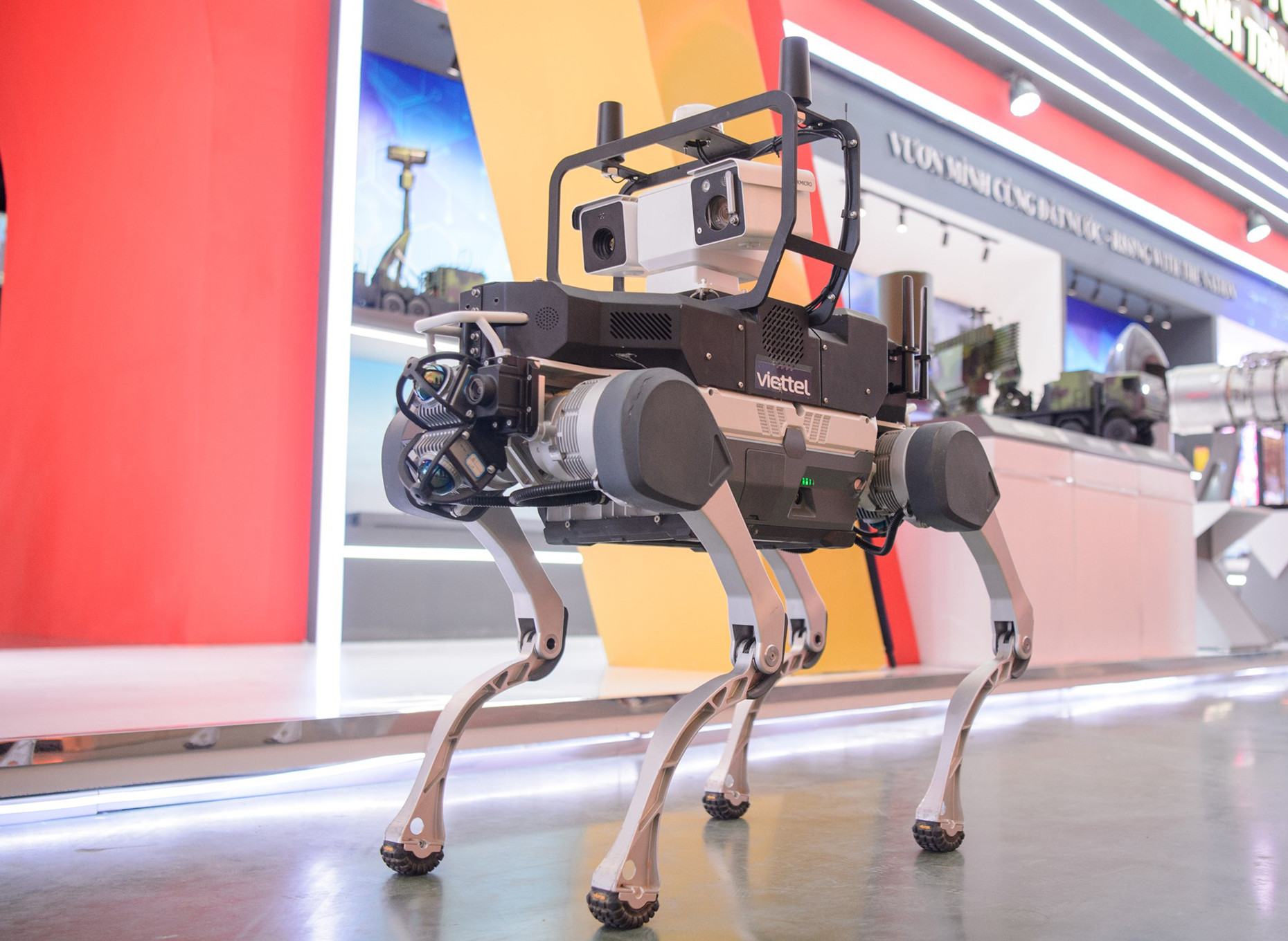 Cho robot Viettel.jpg
