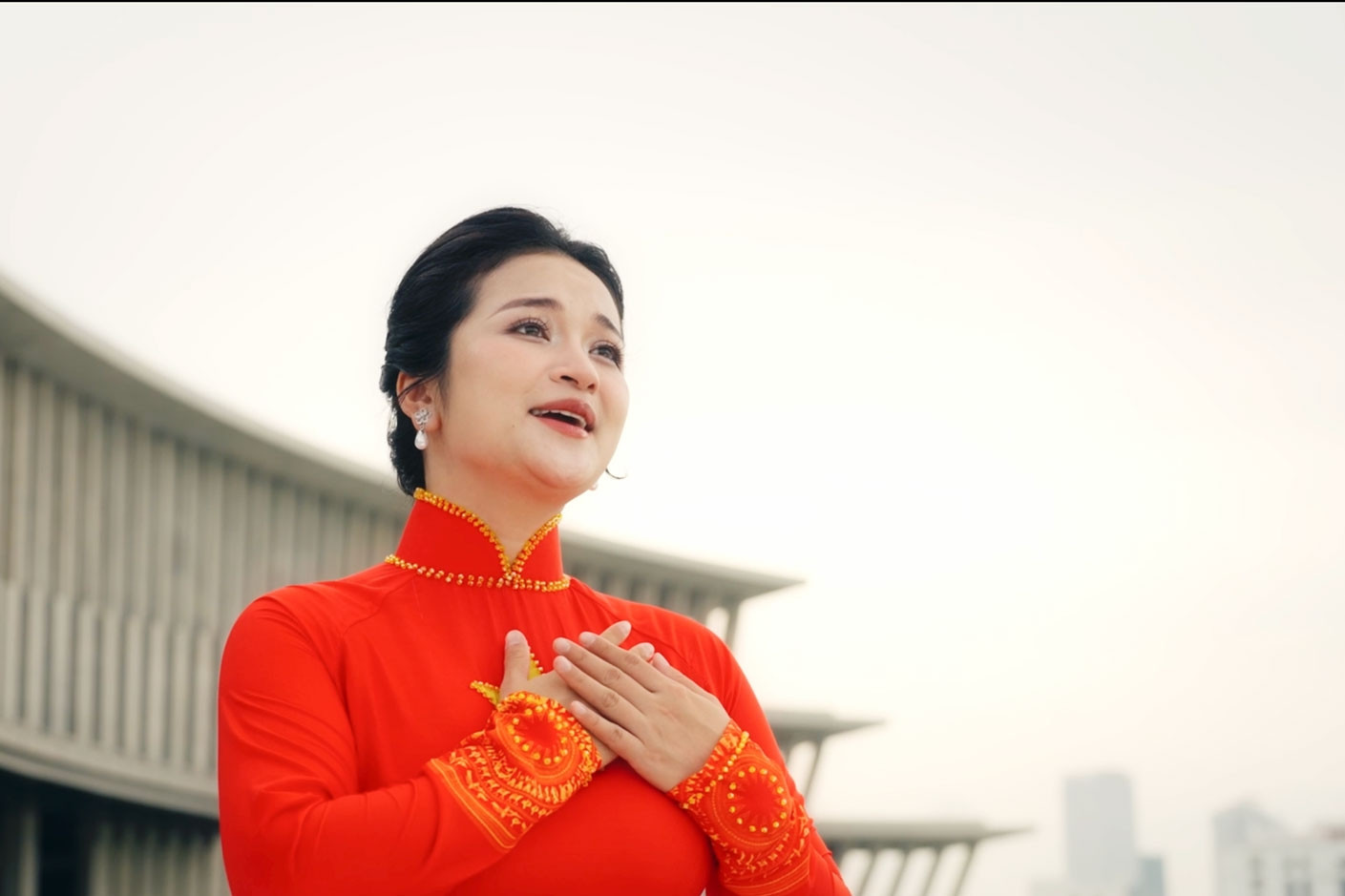 Đại úy Đỗ Tố Hoa ngọt ngào, cảm xúc trong MV thể hiện khát vọng Việt Nam
