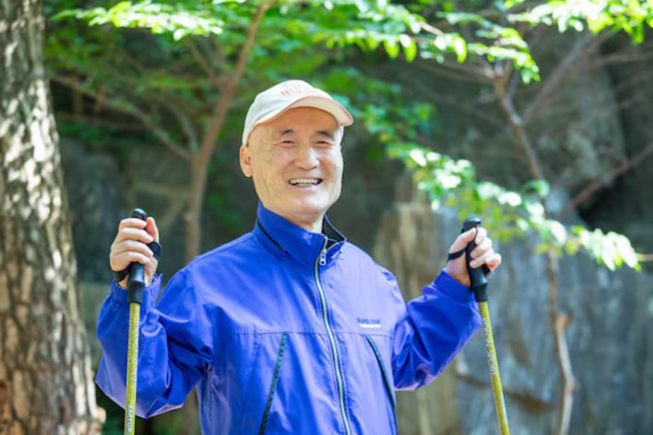 Danh tính người đứng sau đại học trao học bổng lớn cho sinh viên leo 6 ngọn núi