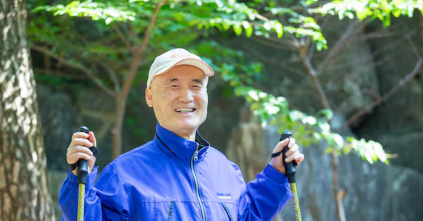 Danh tính người đứng sau đại học trao học bổng lớn cho sinh viên leo 6 ngọn núi