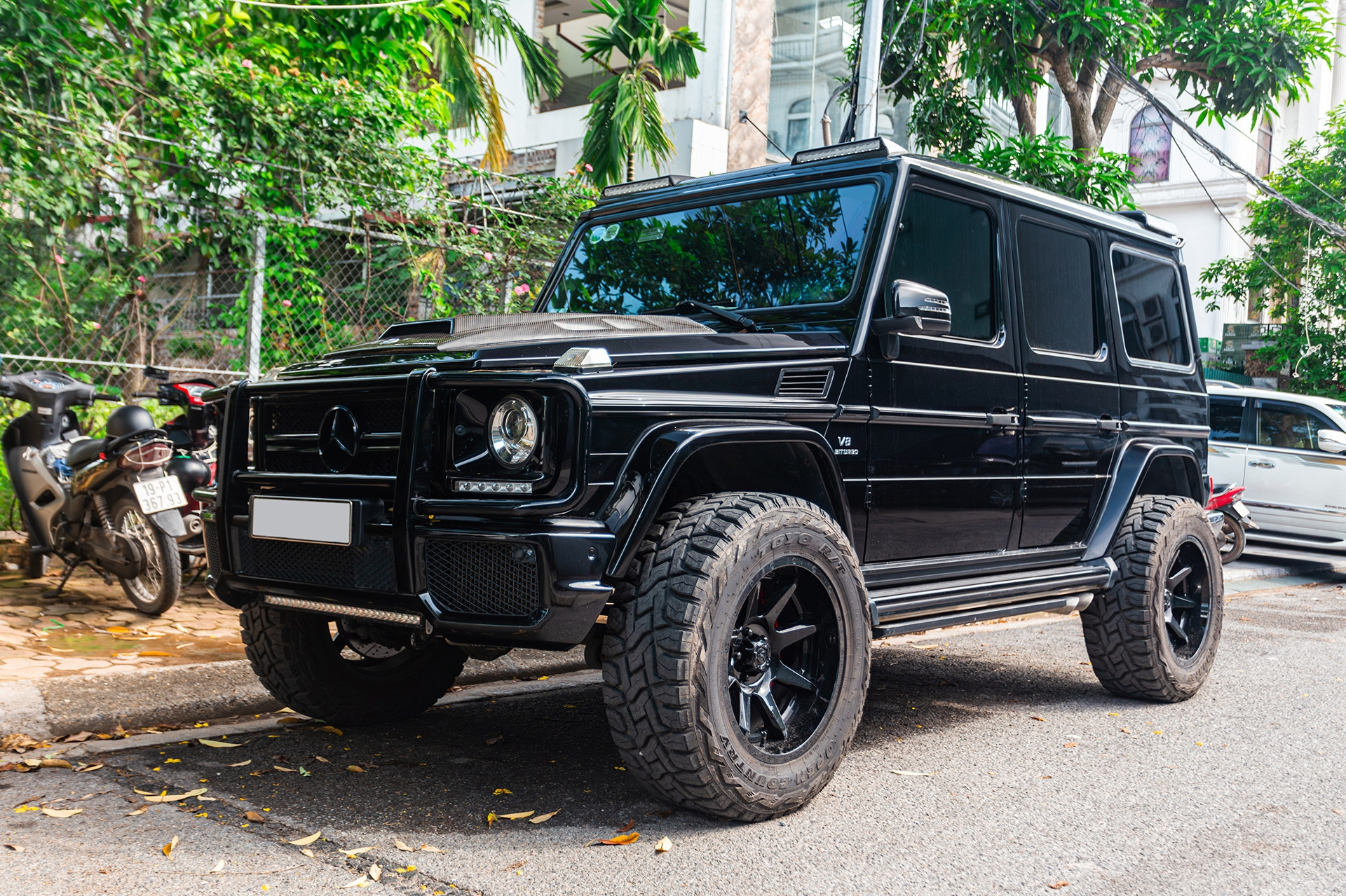 Đi xe sang Mercedes-AMG G 63 giá 4 tỷ, chủ xe tốn tỷ bạc chỉ độ lại vài món đồ