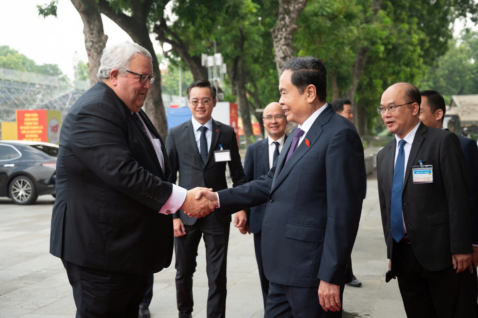 Gerry Brownlee Tran Thanh Man 3.jpg