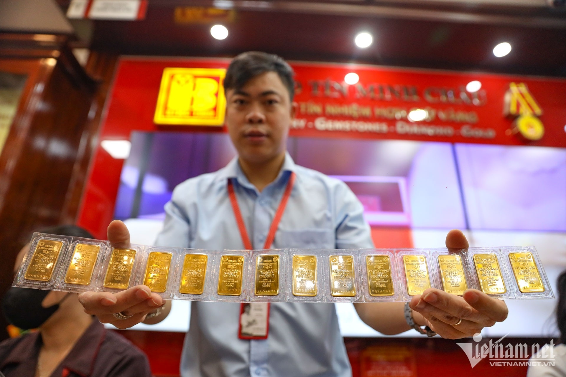 Bỏ độc quyền, bao lâu hết cảnh giá vàng trong nước cao hơn thế giới 17 triệu/lượng?