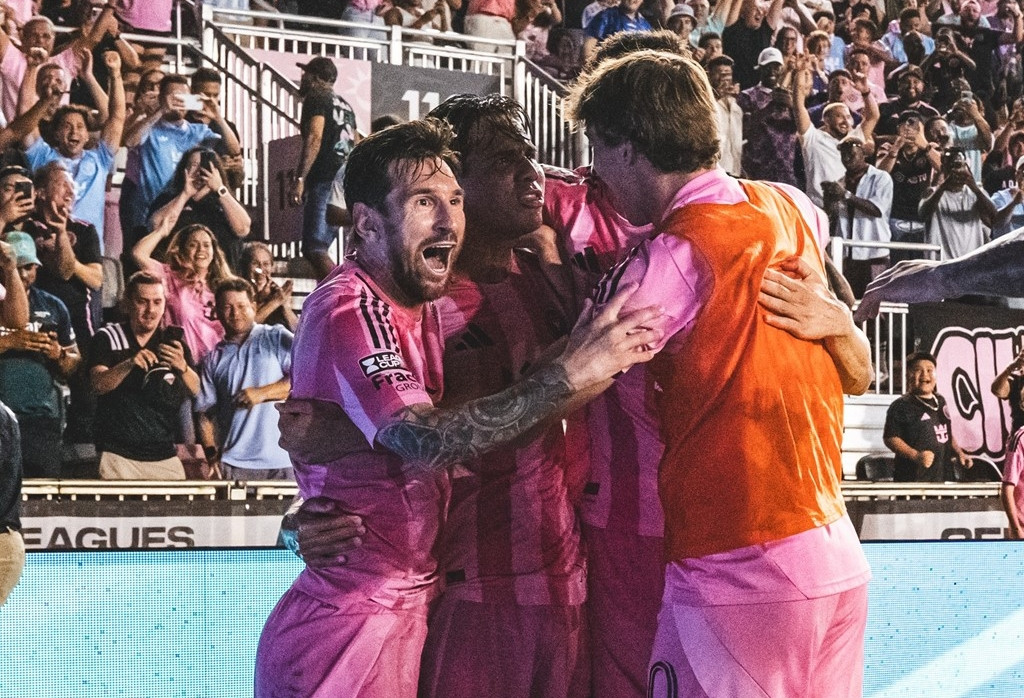 Messi lập cú đúp đưa Inter Miami vào chung kết Leagues Cup