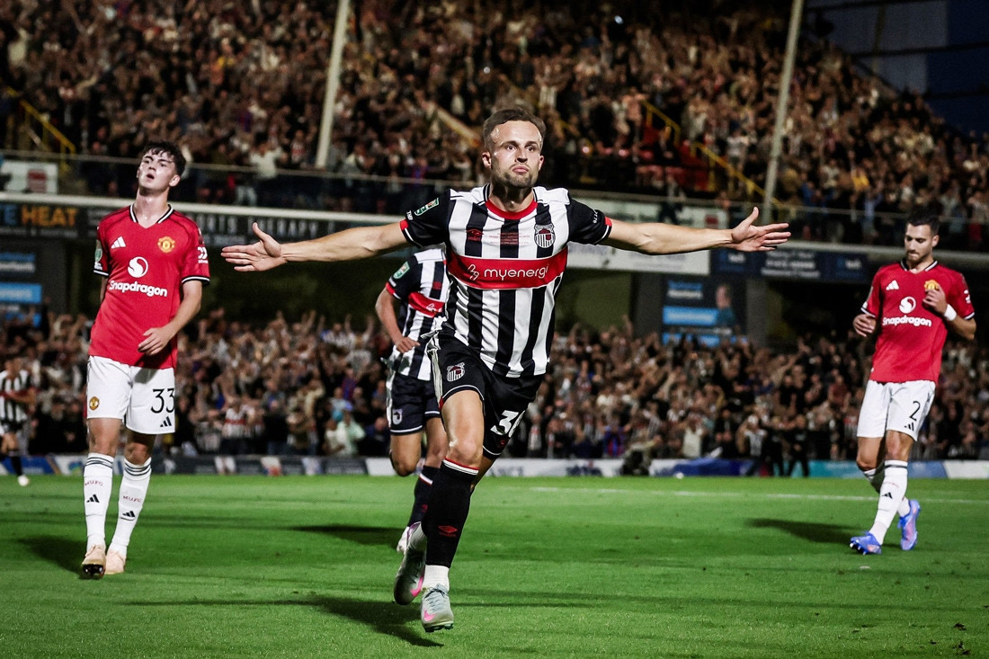 MU bị đội bóng giải hạng 4 'đá bay' khỏi cúp Liên đoàn Anh