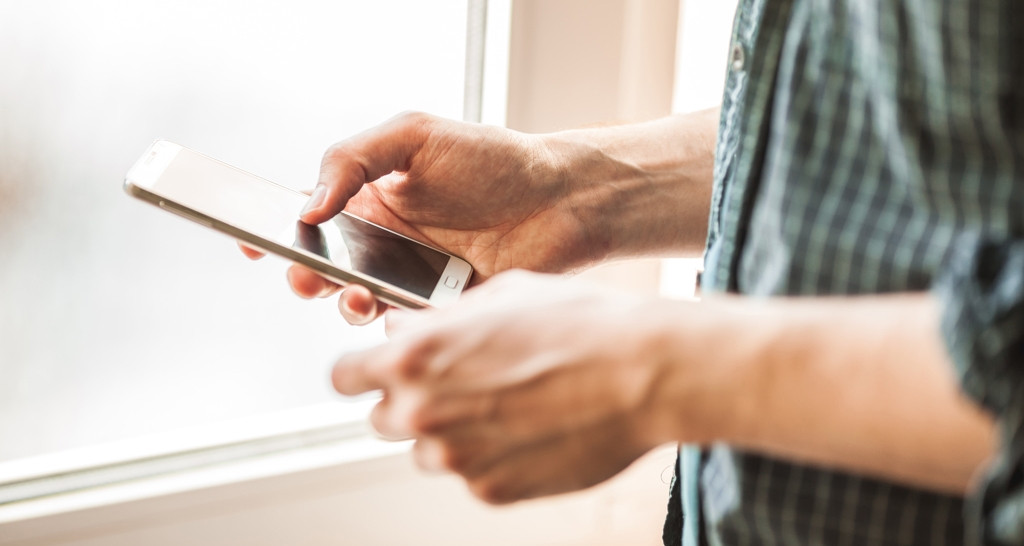 Nam sinh viên bất ngờ yếu liệt từ cổ trở xuống, bác sĩ cảnh báo một thói quen