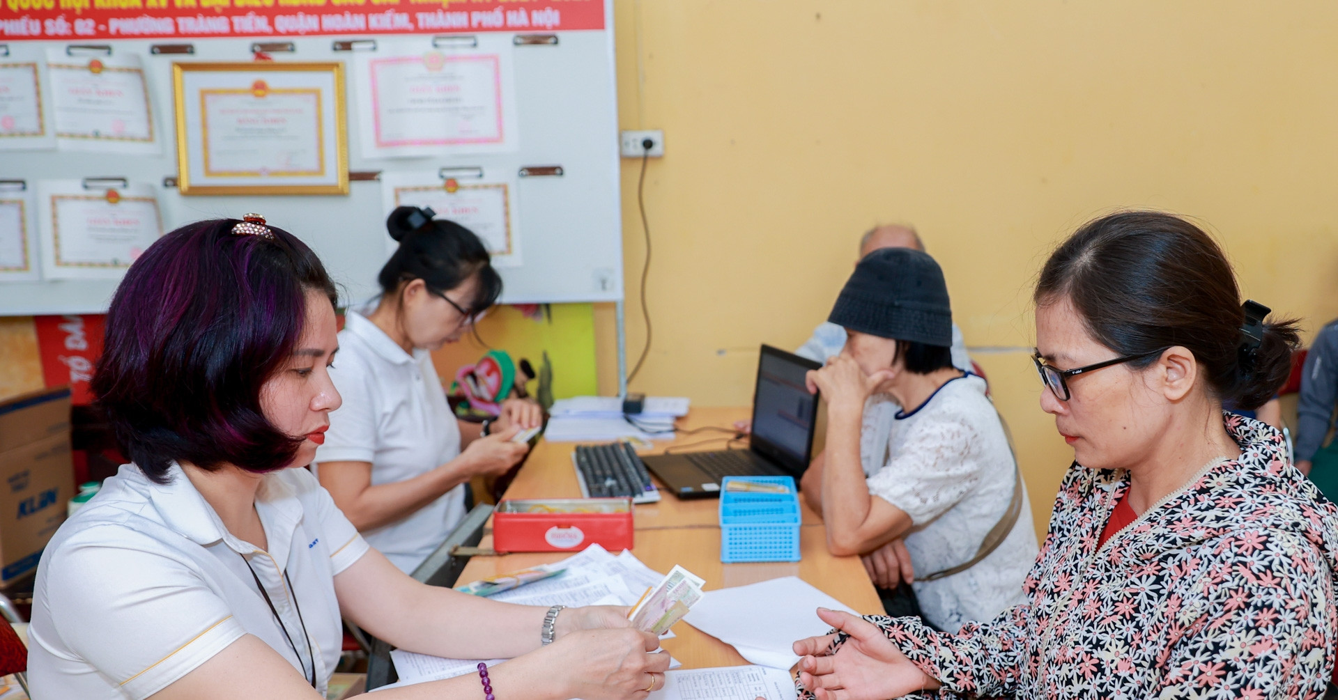 Những trường hợp được chi trả gộp 2 tháng lương hưu, trợ cấp BHXH