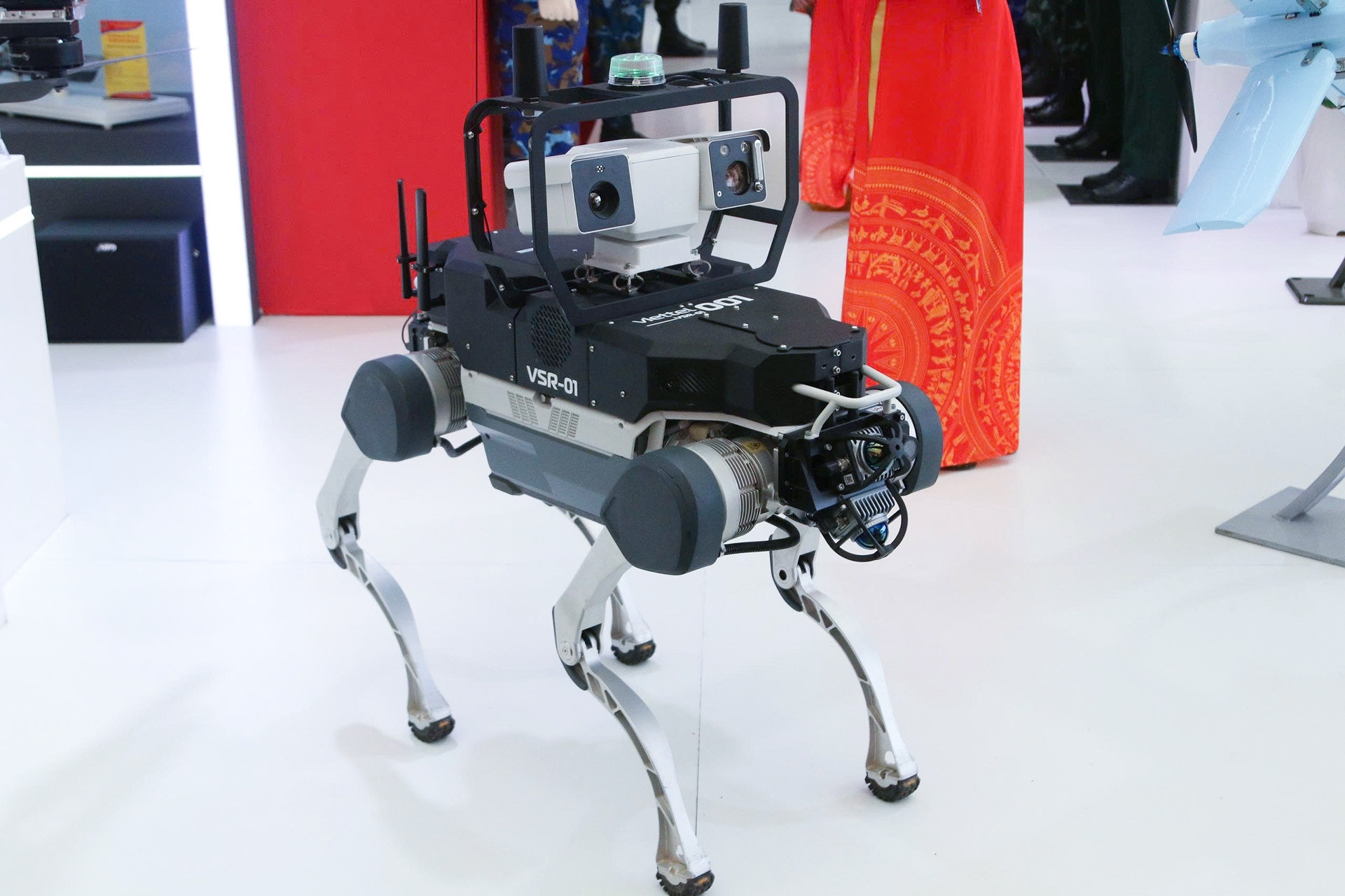robot-cho-tuan-tra-do-viettel-nghien-cuu-phat-trien-lan-dau-ra-mat-1866.jpg