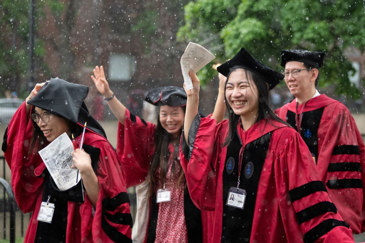 sinh vien Harvard.jpg
