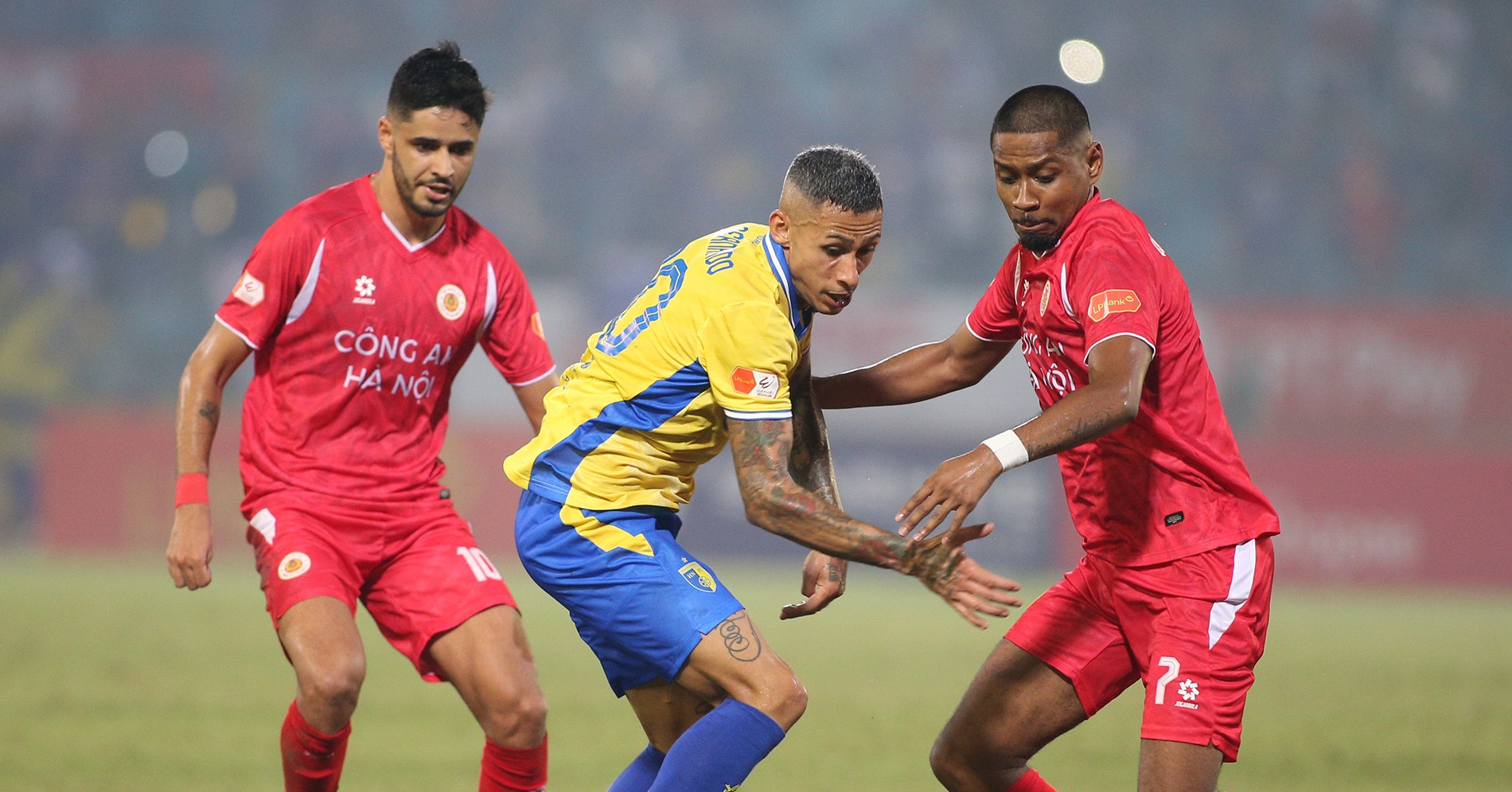 Trận &amp;apos;thủy chiến&amp;apos; 6 bàn thắng giữa CAHN vs Hà Nội FC