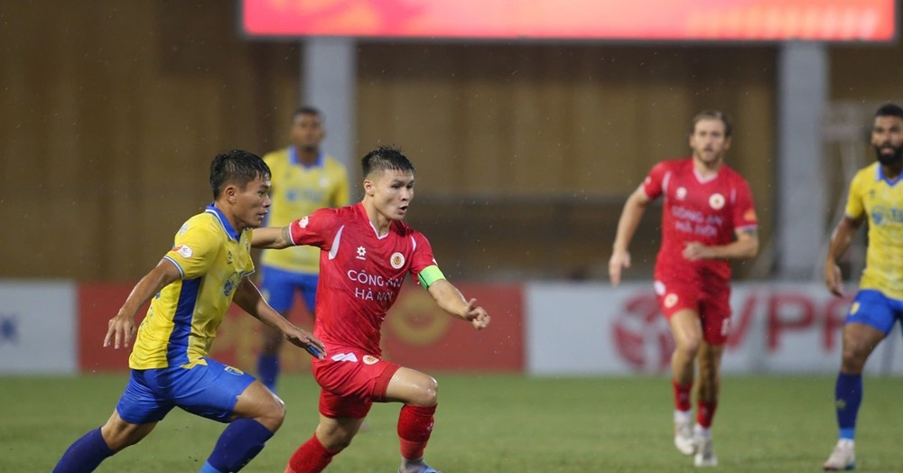 CAHN đánh bại Hà Nội FC sau cơn mưa bàn thắng