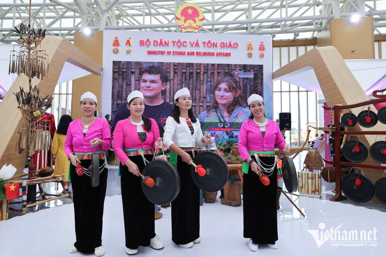 W-Bieu dien nhac cu 1.jpg