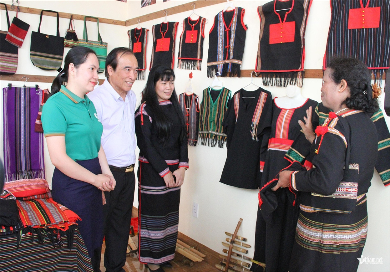 W-Lê Hường ảnh 1.jpg