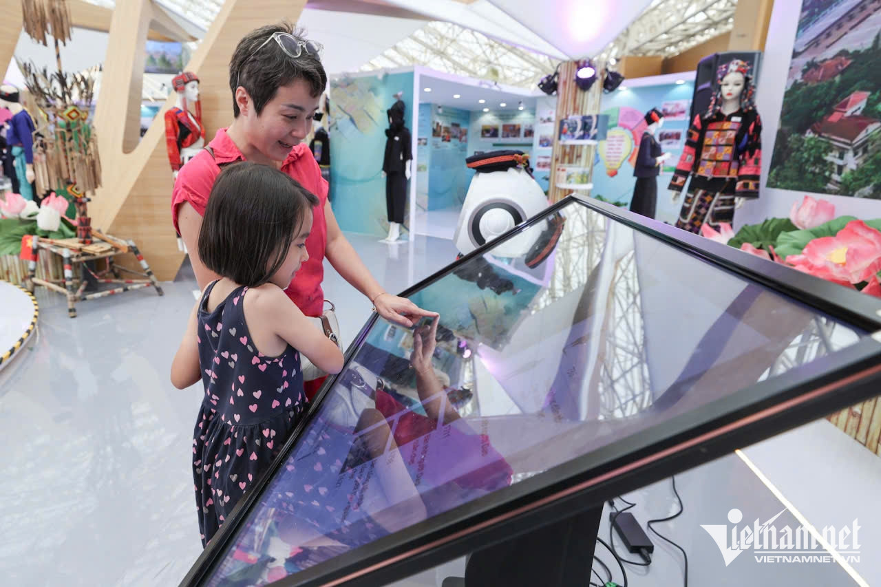 W-Man hinh cam ung.jpg