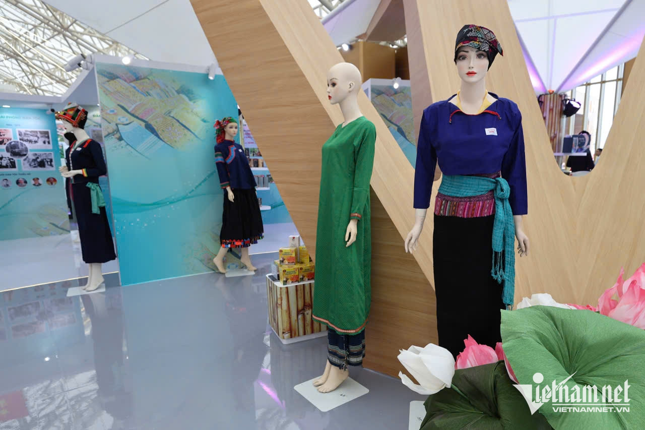 W-Manocanh trang phuc dan toc.jpg