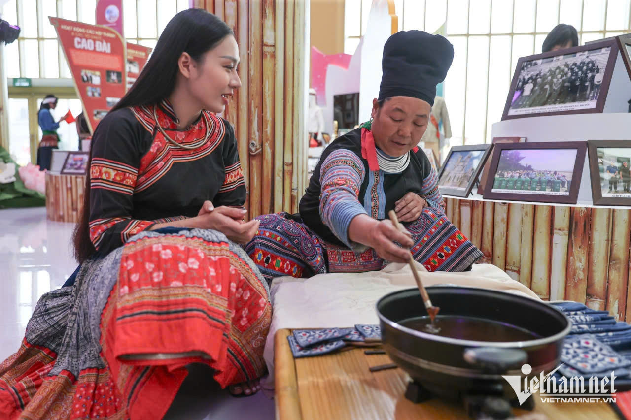 W-Nghe nhan ve sap ong tren vai.jpg