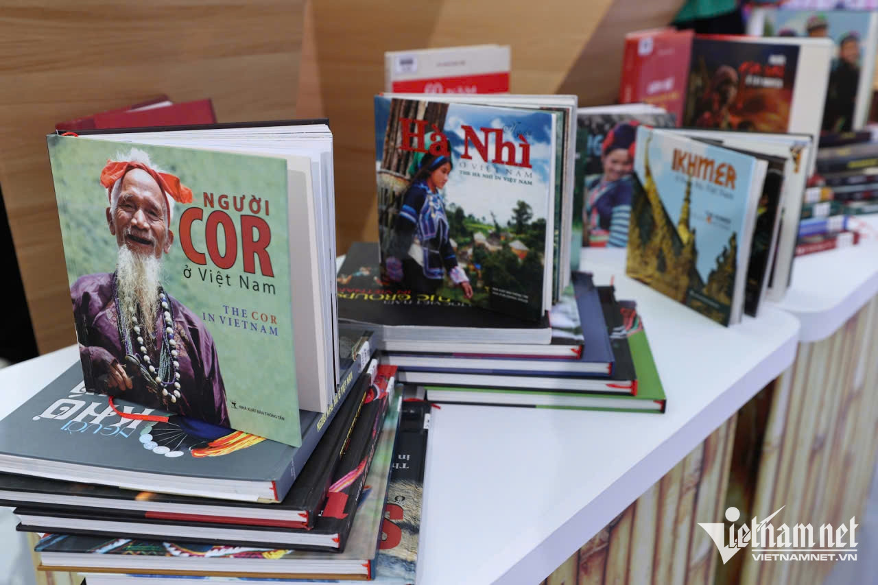 W-Sach gioi thieu ve cac dan toc.jpg