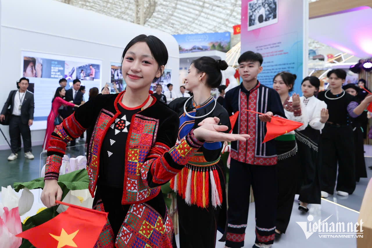 W-Trinh dien nghe thuat dan toc thieu so2.jpg