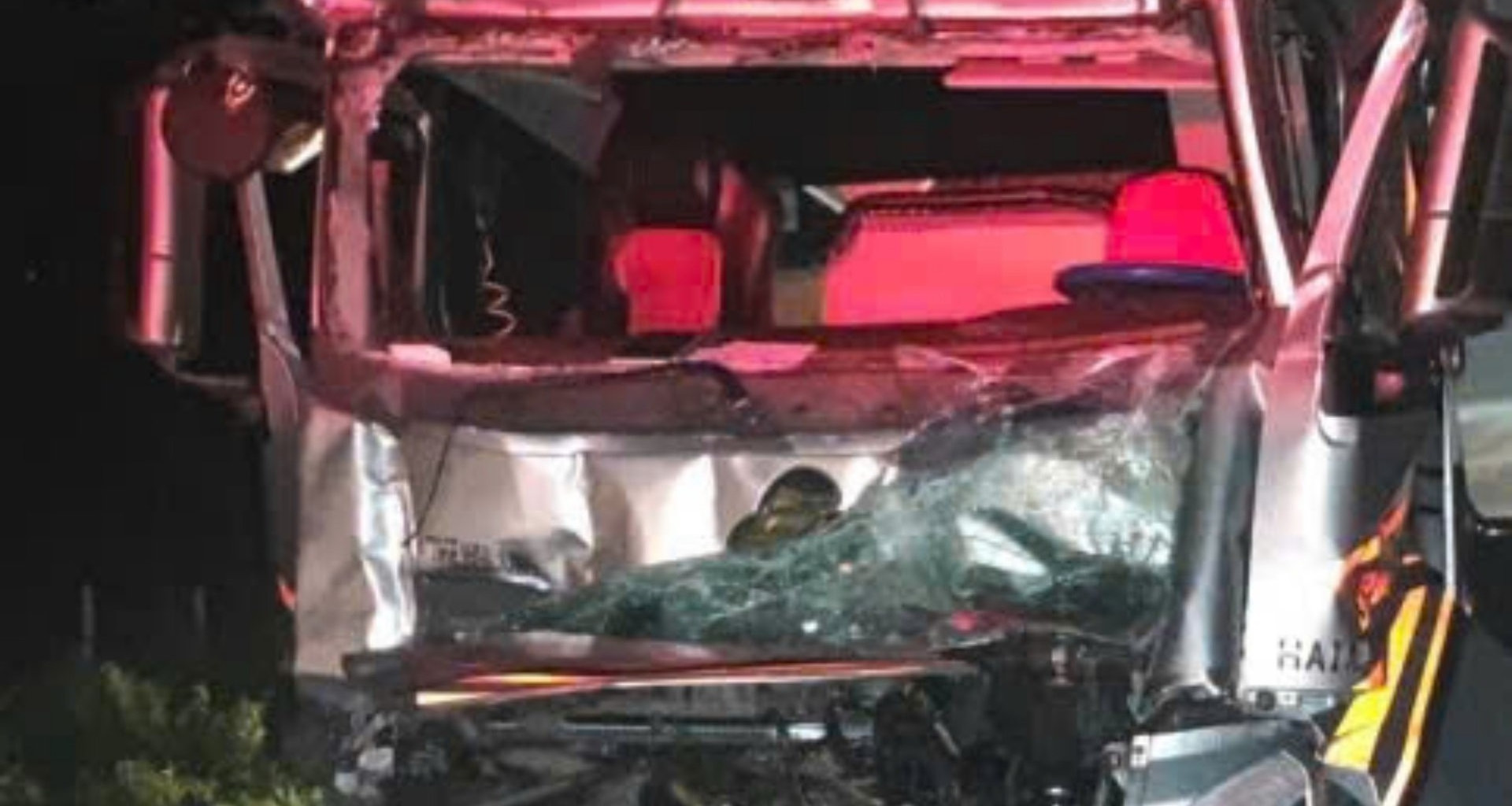 Xe đầu kéo biến dạng sau va chạm trên cao tốc Phan Thiết - Dầu Giây, tài xế tử vong