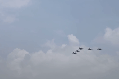 Xem dàn chiến đấu cơ uy lực của Không quân trình diễn trên Quảng trường Ba Đình